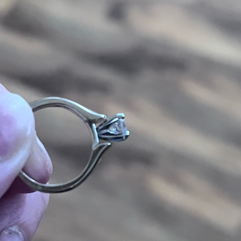 Engagement ring - Picture 7 of 8